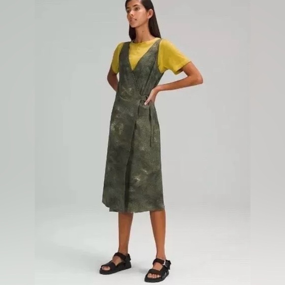 Lululemon Lab Wrap Dress Sage Green Belted Lightweight Women’s Size 2 - Picture 1 of 9